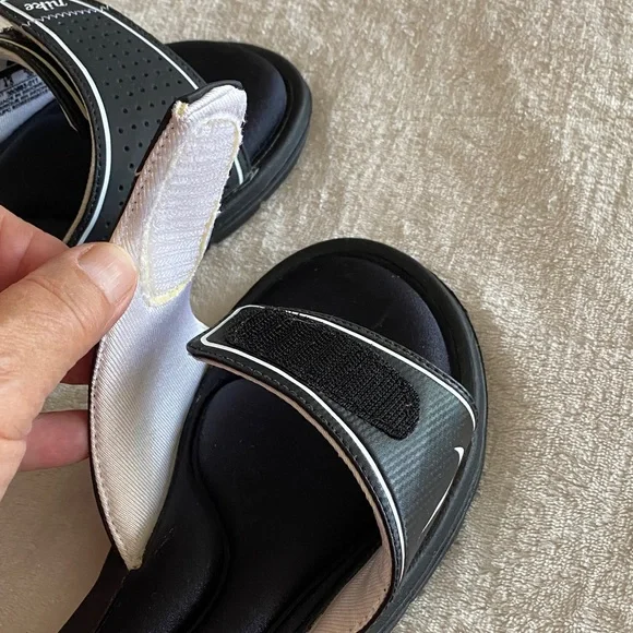 Nike Black and White Slide Sandals - Picture 13 of 13